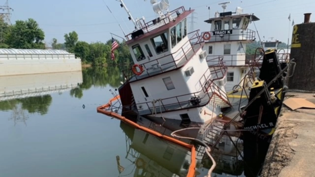 sinking-tug-boat.png 