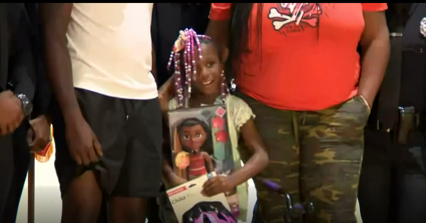 Miami police honor 6-calendar year-previous woman who thwarted abduction attempt by biting would-be kidnapper Miami police honor 6-calendar year-previous woman who thwarted abduction attempt by biting would-be kidnapper