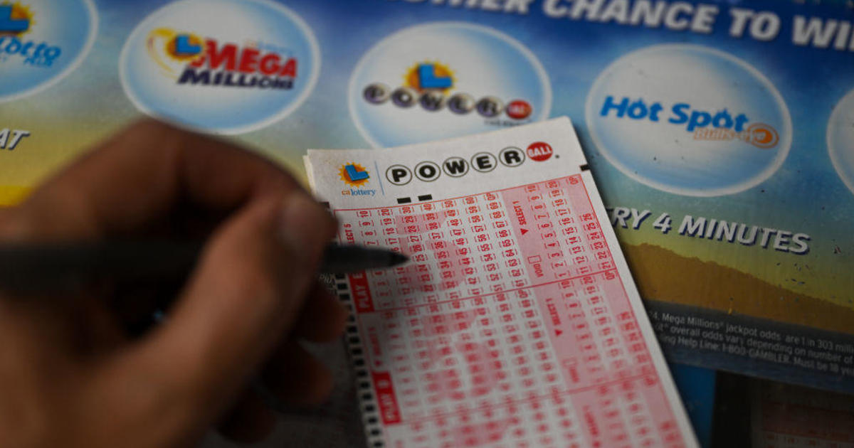Anticipation mounts for $900 million Powerball drawing