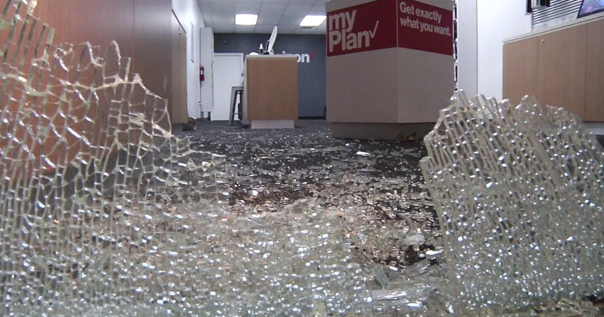 Burglars ransacked SW Dade Verizon retailer, stole hundred of pounds in goods Burglars ransacked SW Dade Verizon retailer, stole hundred of pounds in goods