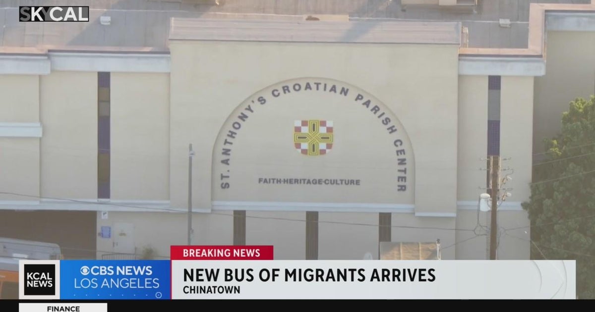 Texas sends fourth bus of migrants to Los Angeles - CBS Los Angeles