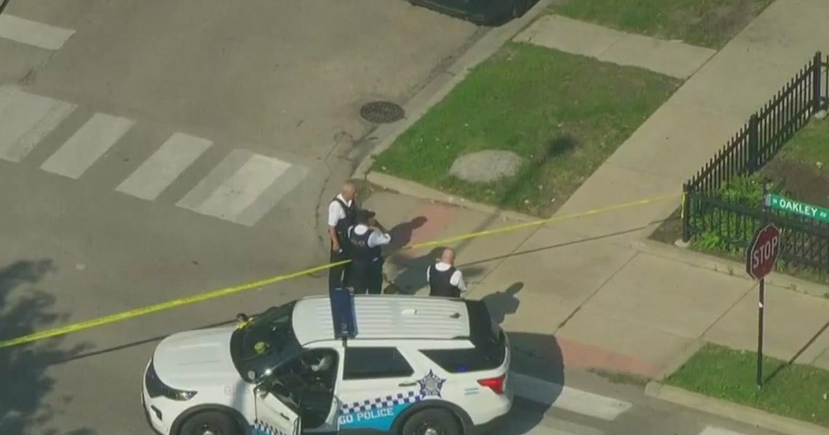 Two teens, one adult shot on near West Side - CBS Chicago