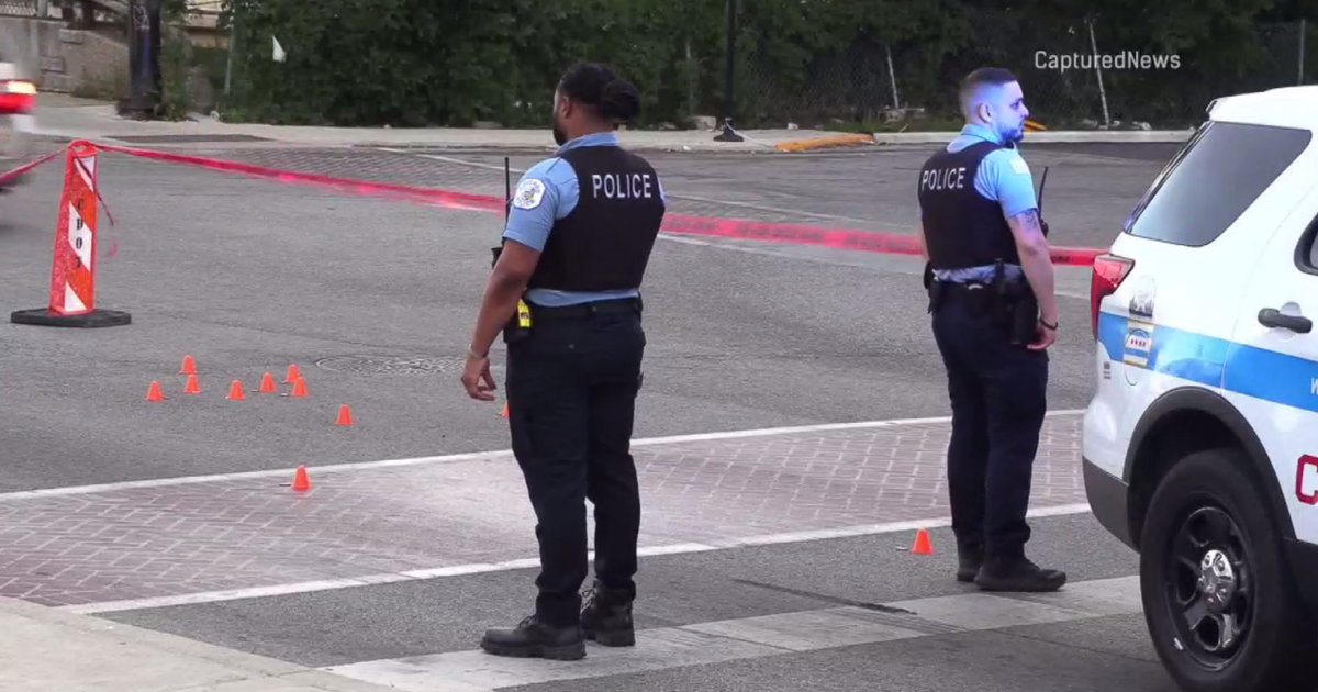 Woman, 13-year-old boy shot on Near West Side - CBS Chicago