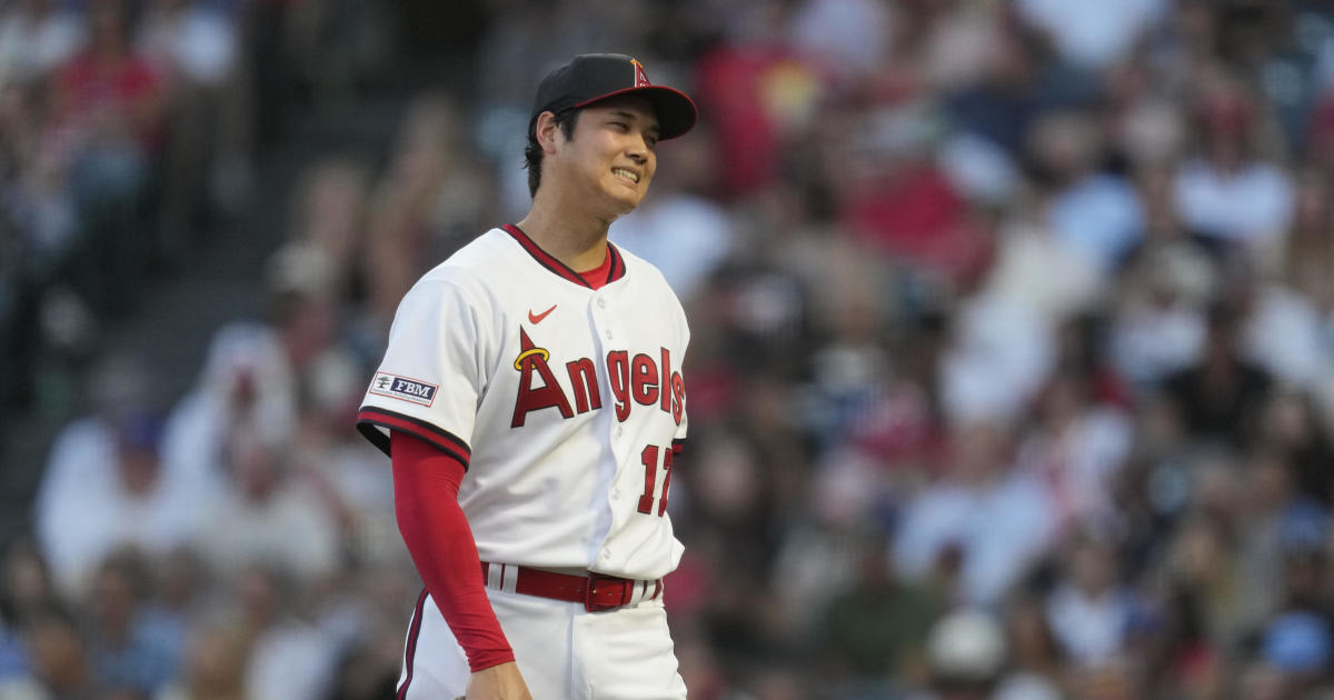 Say cheese: Ohtani body double finds way into Angels' team photo - CBS Los  Angeles