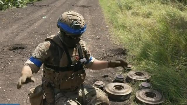 cbsn-fusion-russian-landmines-create-danger-for-ukrainian-soldiers-thumbnail-2146784-640x360.jpg 