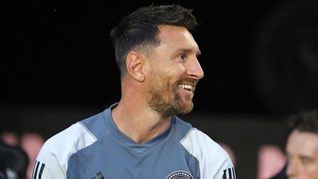 cbsn-fusion-lionel-messi-kicks-off-first-major-league-soccer-game-in-miami-thumbnail-2146816-640x360.jpg 