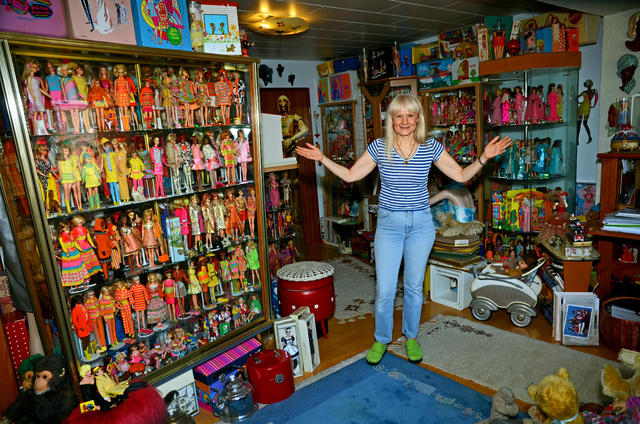 Meet the world's most prolific Barbie doll collector - CBS News