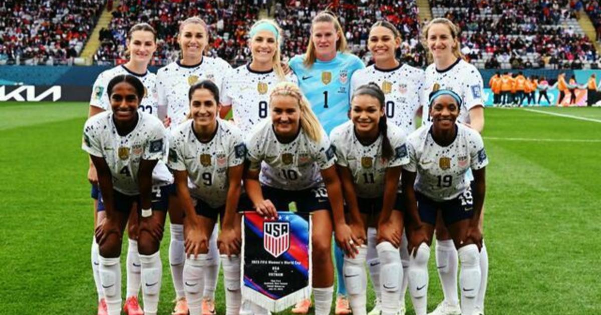Us Womens Soccer Team Plays First World Cup Since Winning Equal Pay Battle Cbs News 
