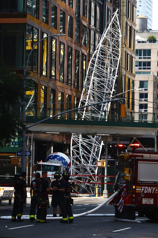US-ACCIDENT-CRANE 