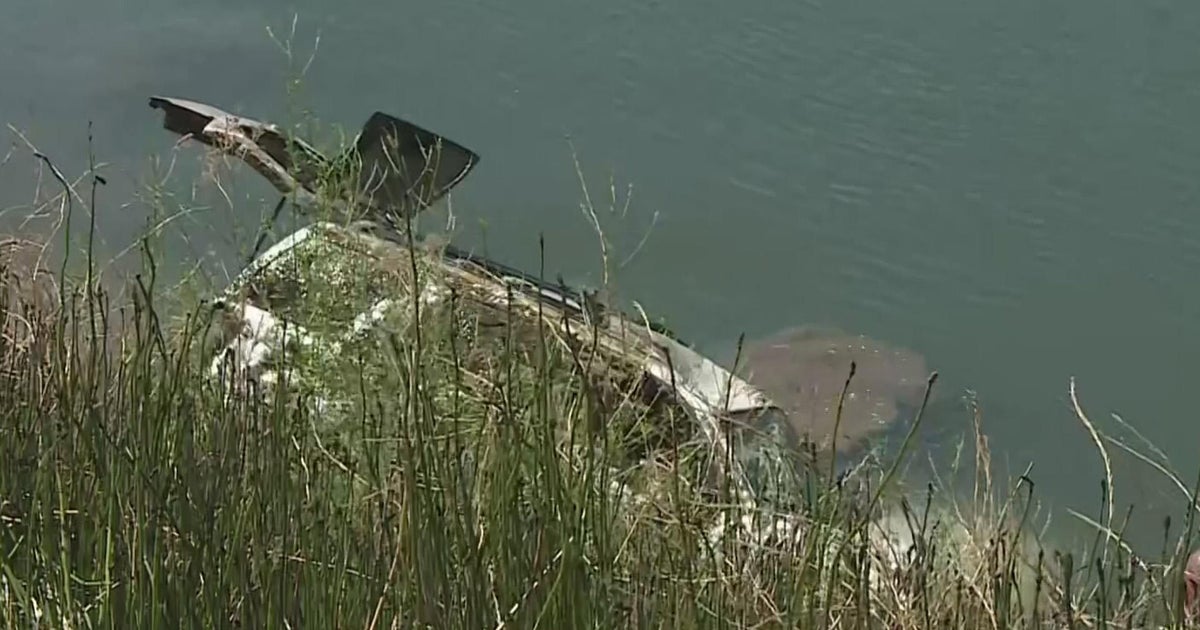 Operartion underway to pull multiple vehicles from Sacramento River CBS Sacramento