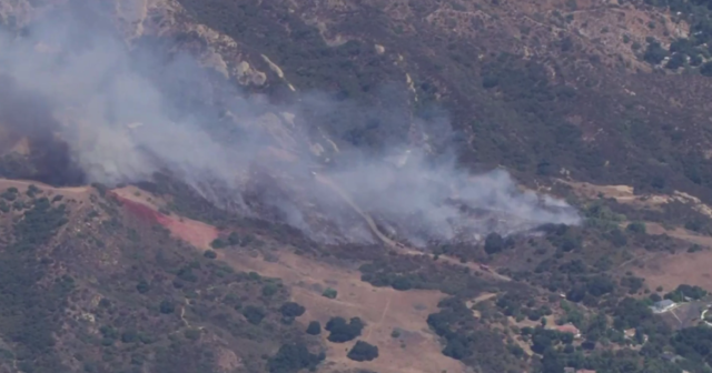 Owen Fire: 50 acre brush fire burning in Topanga Canyon - CBS Los Angeles