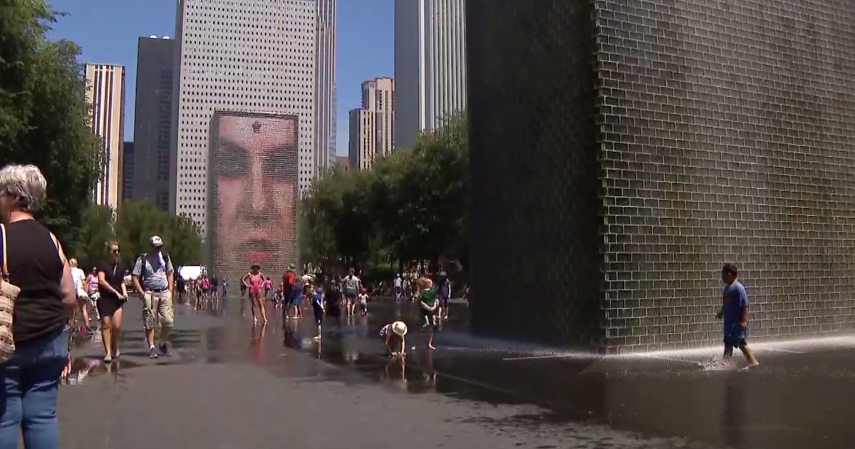 Chicagoans Search For Relief Amid Extreme Heat - CBS Chicago