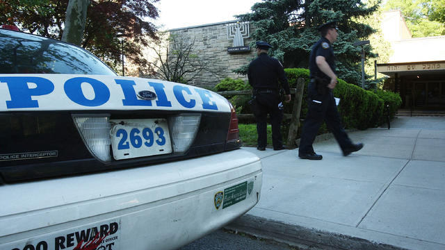 Police stand guard outside of Riverdale Temple following the apparent foiling of a terrorist plot on May 21, 2009 in Bronx borough of New York City. 