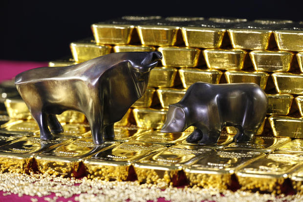 bull, bear and gold ingots 