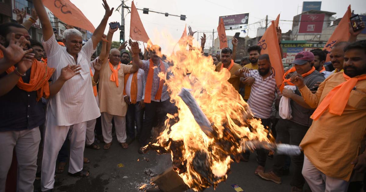 Индийският щат Хариана на ръба, тъй като властите блокират интернет, разполагат войски на фона на смъртоносно сектантско насилие