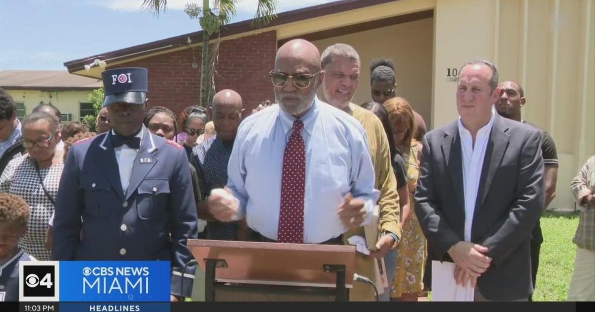 Religion-primarily based protesters get in Miami to condemn Gov. DeSantis’ education specifications on Black background