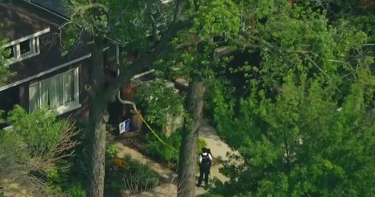 Chicago Shooting Suspects shoot attempt to rob postal carrier in Kilbourn Park Chicago Shooting Suspects shoot attempt to rob postal carrier in Kilbourn Park