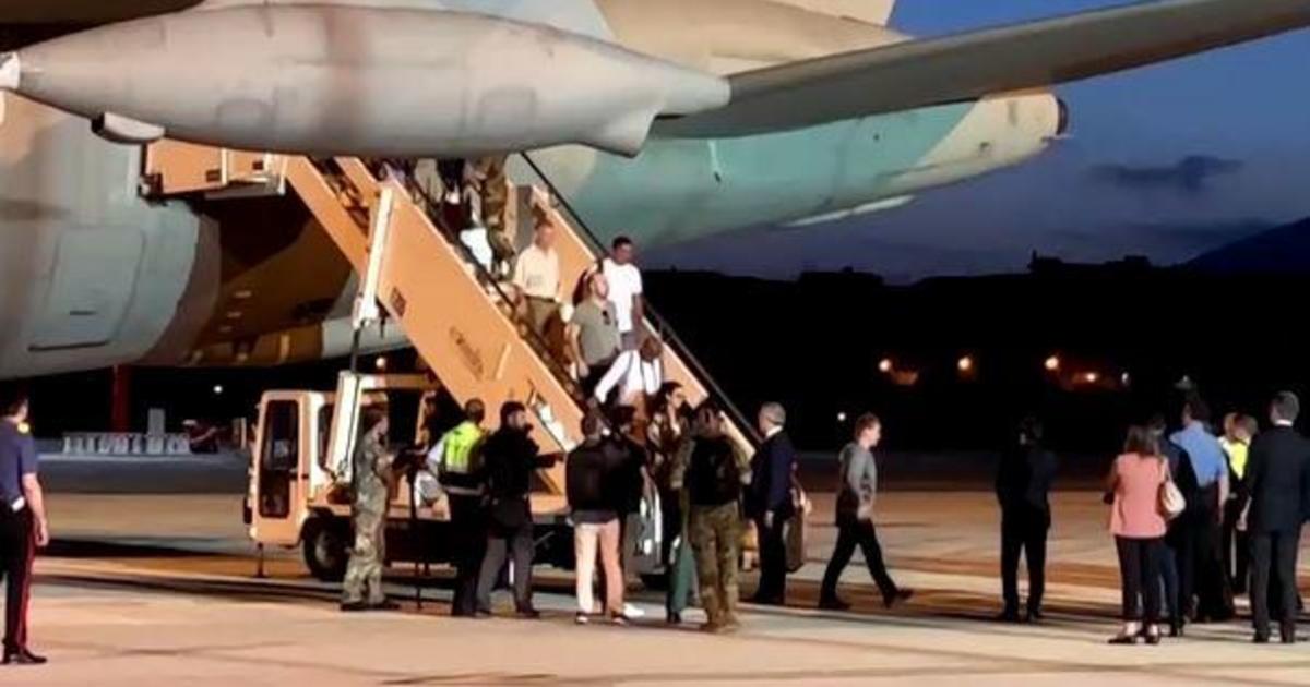 Американците бягат от Нигер с европейски евакуирани седмица след като лидерът беше задържан в това, което САЩ не нарече преврат