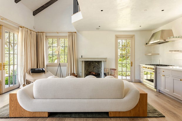guesthouse-interior-1-credit-stephen-paul.jpg