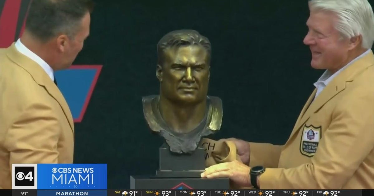 Miami Dolphins’ Zach Thomas inducted into Professional Soccer Corridor of Fame Miami Dolphins’ Zach Thomas inducted into Professional Soccer Corridor of Fame