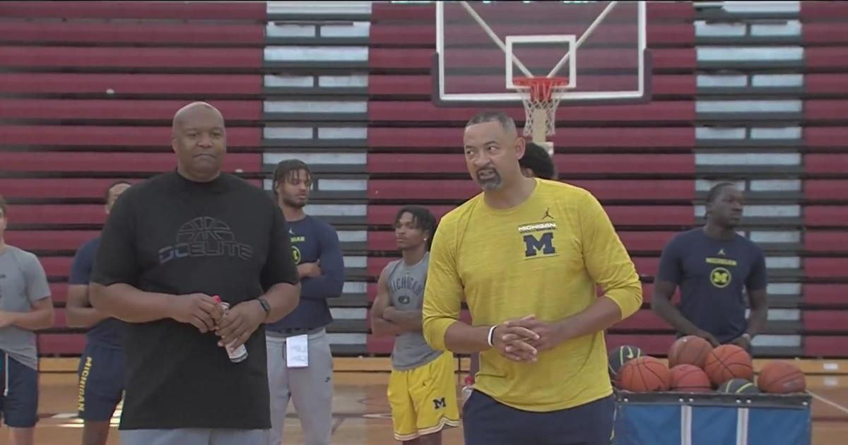 Juwan Howard hosts youth basketball camp at Renaissance High School