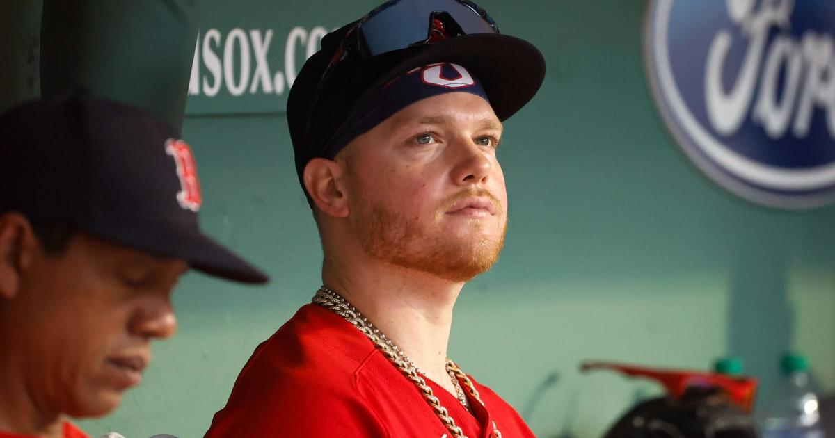 Alex Verdugo not in Boston Red Sox lineup vs. Rangers on Saturday after  suffering right foot contusion 