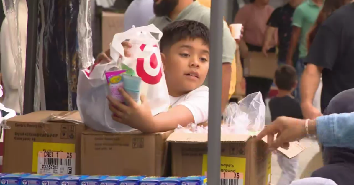 Grace and Peace Church hosts school supplies giveaway in North Austin CBS Chicago