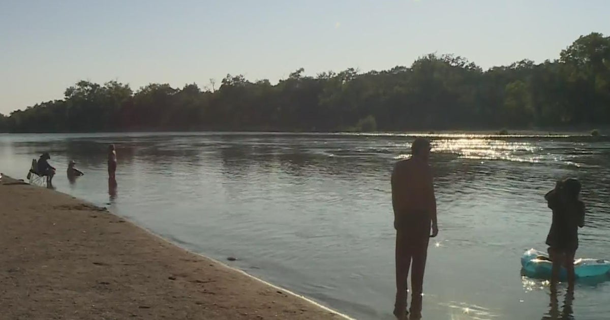 People choose to beat the heat outdoors this weekend