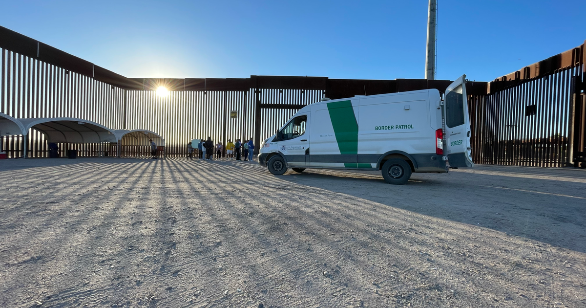 Пресичането на границата между САЩ и Мексико скочи, тъй като мигрантите се противопоставят на екстремните горещини и ограниченията за предоставяне на убежище