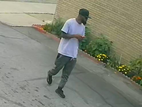 Detroit police search for suspect in armed robbery of 24-year-old woman ...
