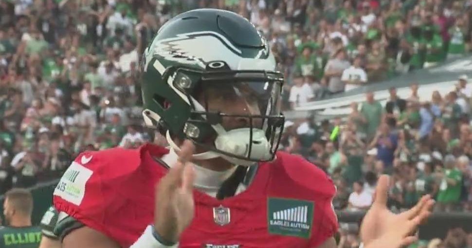 50000 fans attend Eagles open practice at Lincoln Financial Field 50000 fans attend Eagles open practice at Lincoln Financial Field