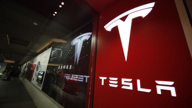 Tesla CFO Leaves 