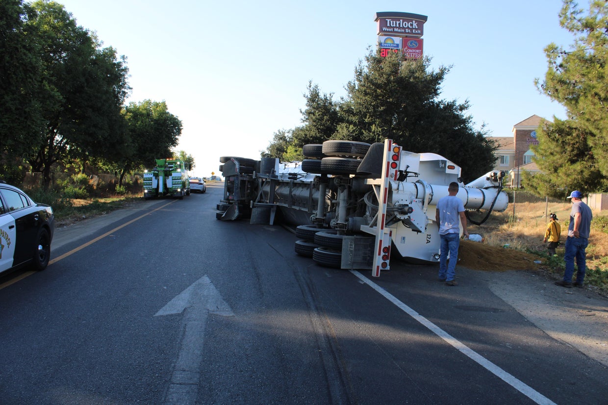 Overturned big rig spills 50K pounds of turkey feed on Turlock highway ...