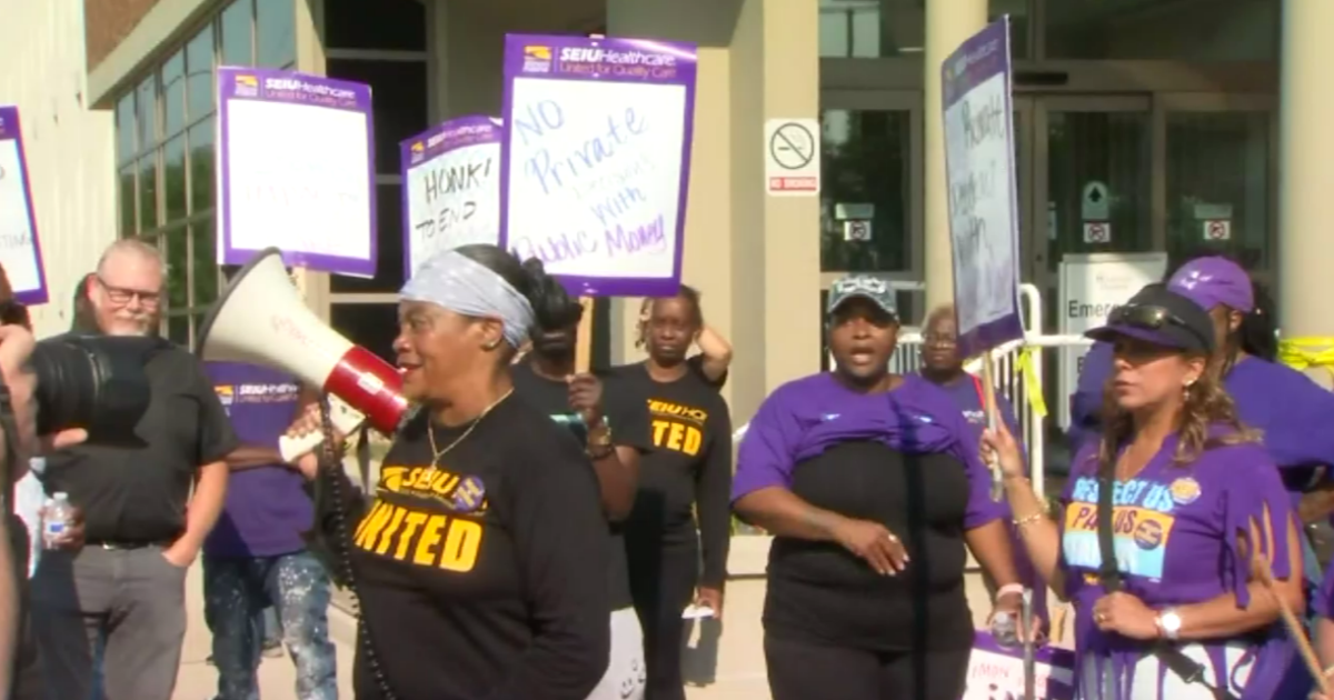 Loretto Hospital workers rally on 10th day of strike - CBS Chicago