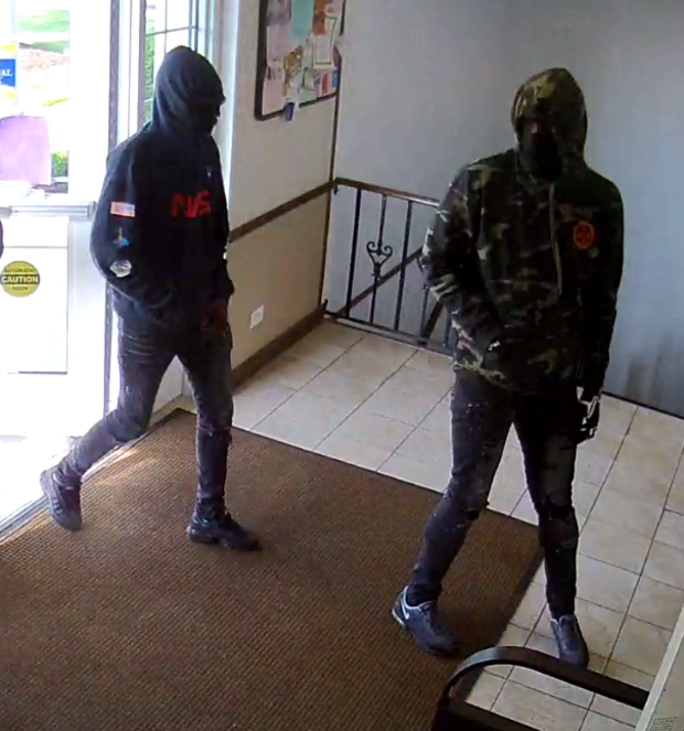Country Club Hills bank robbery suspects.png 