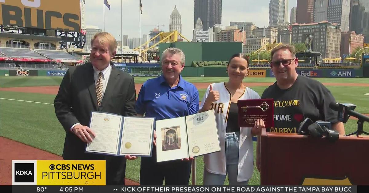 Gabby Barrett Honored At Pittsburgh's PNC Park With Key To The City 