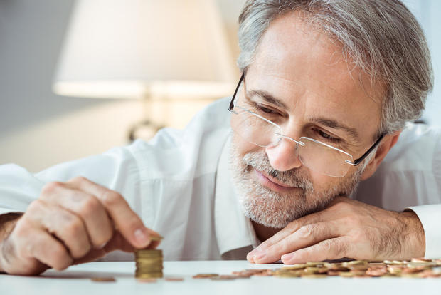 easy-ways-to-invest-in-gold-for-retirees.jpg 