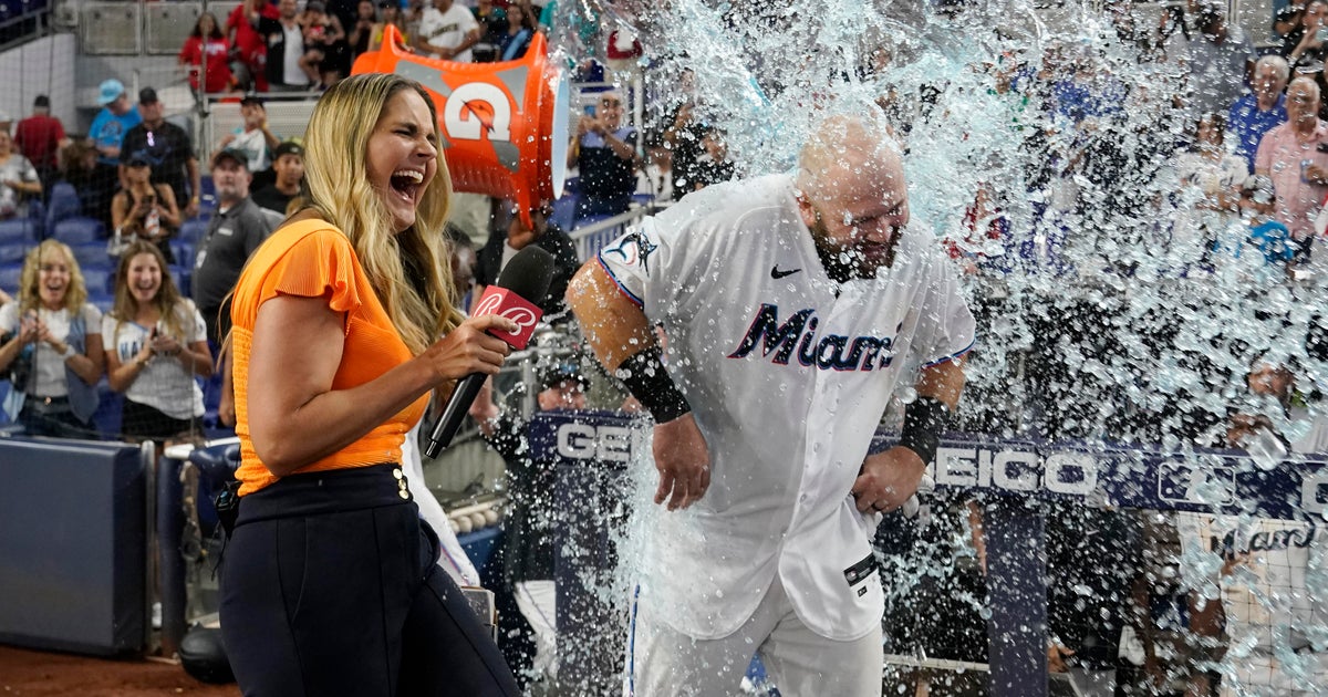 Marlins stun Yankees with 5 runs in the 9th, received 8-7 Marlins stun Yankees with 5 runs in the 9th, received 8-7