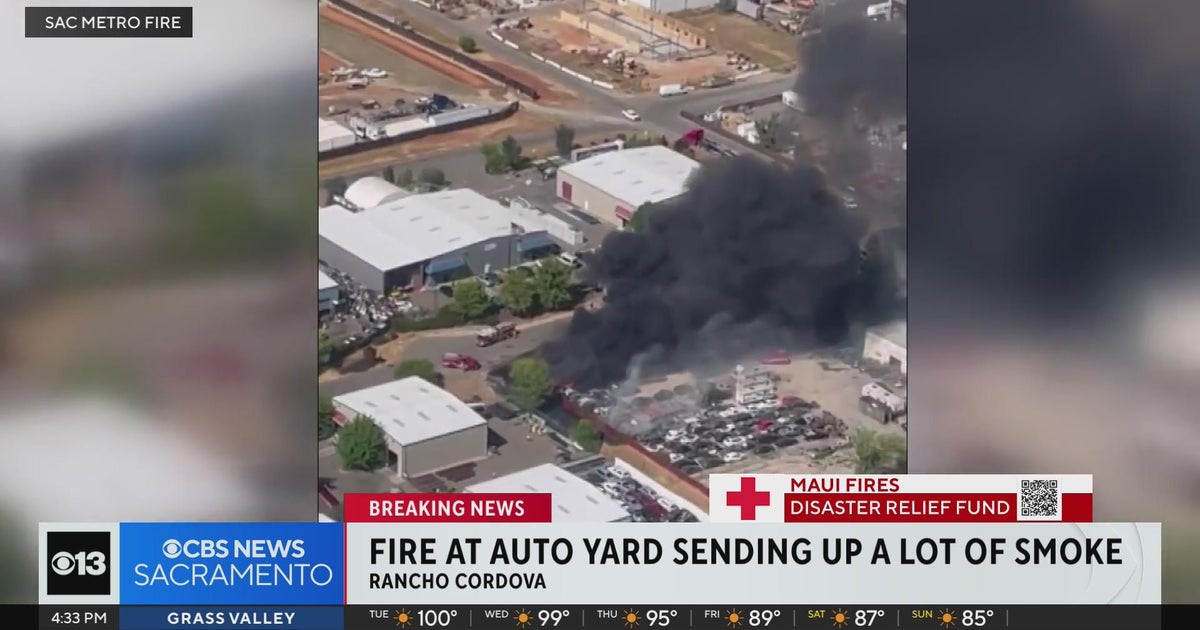 Fire at Rancho Cordova auto yard burns several cars - CBS Sacramento