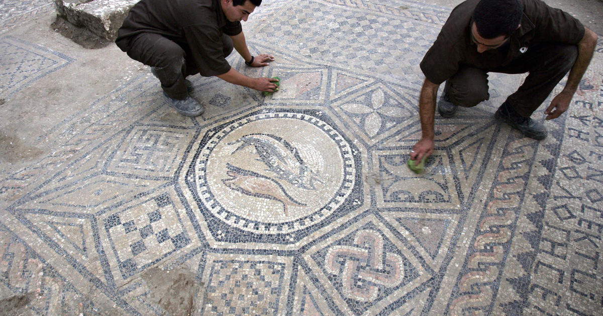 Древна християнска мозайка носеща ранно споменаване на Исус като Бог