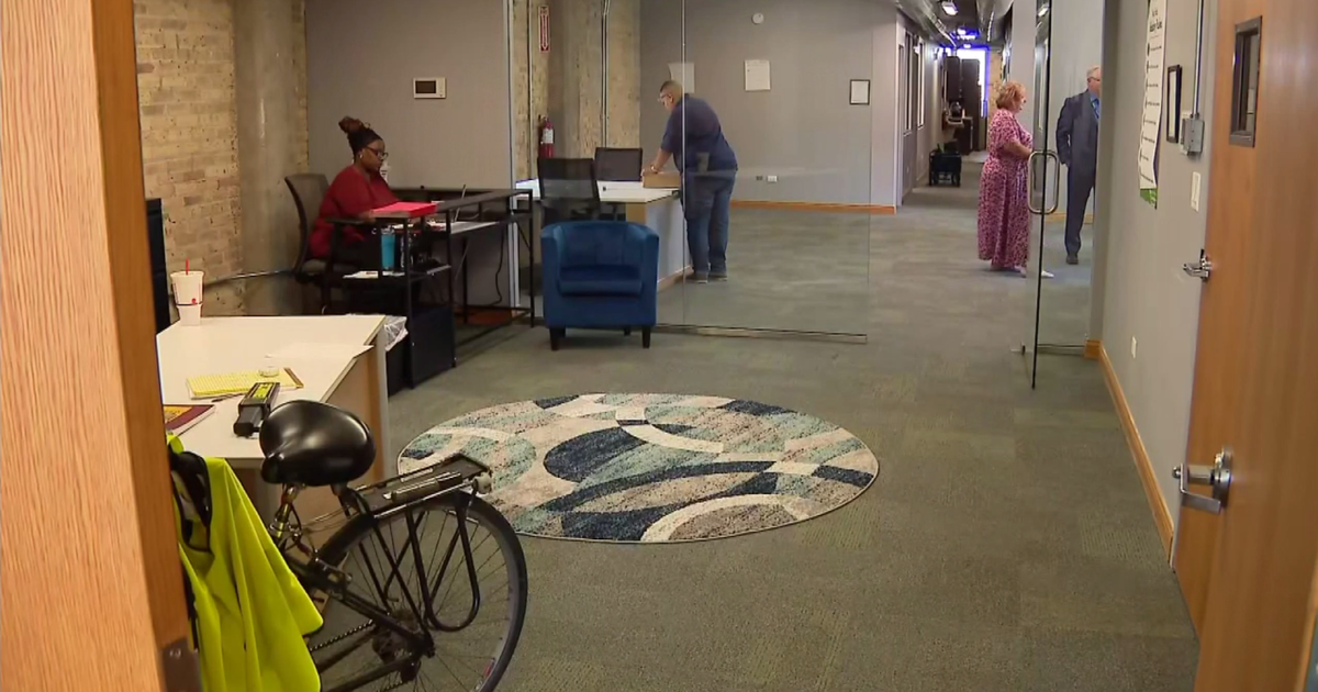 Redeploy program works to break cycle for underage offenders - CBS Chicago
