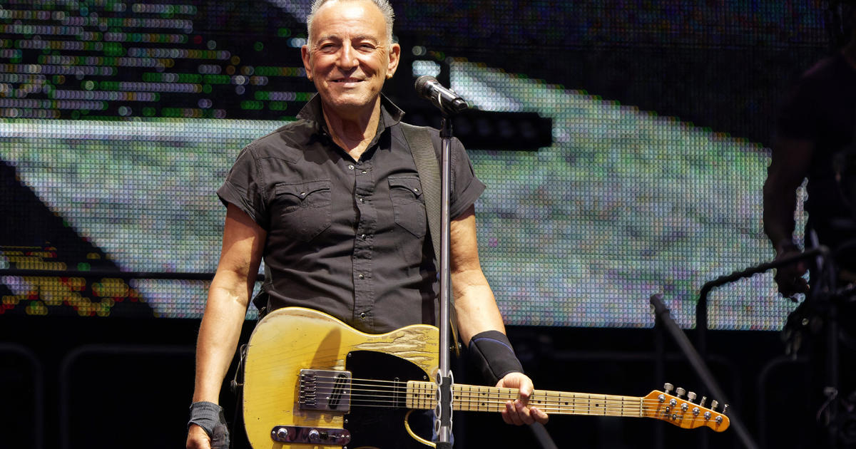 Bruce Springsteen postpones Philadelphia concerts because of illness