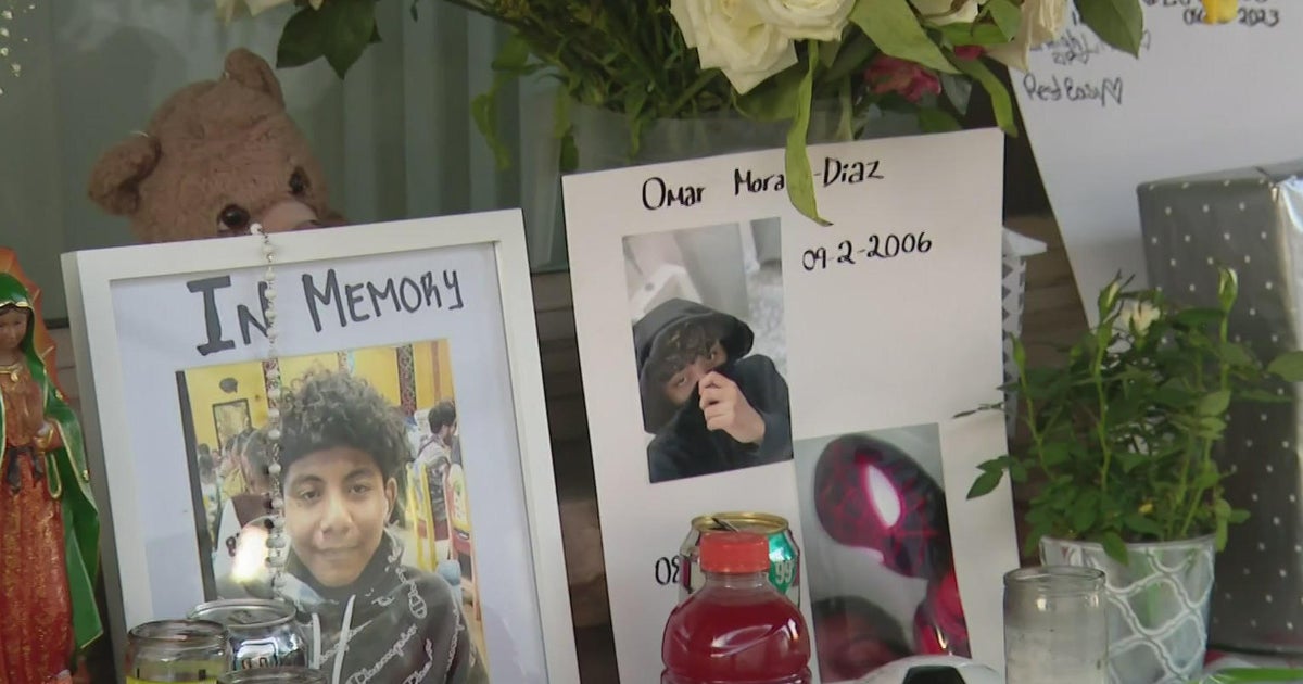 Vigil honors teen killed in Highland Park shooting - CBS Chicago