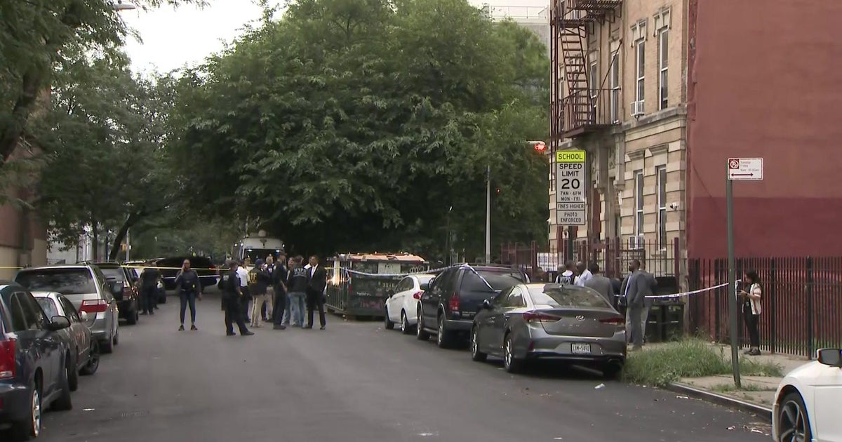 NYPD: Officers, armed suspect exchange gunfire in the Bronx - CBS New York