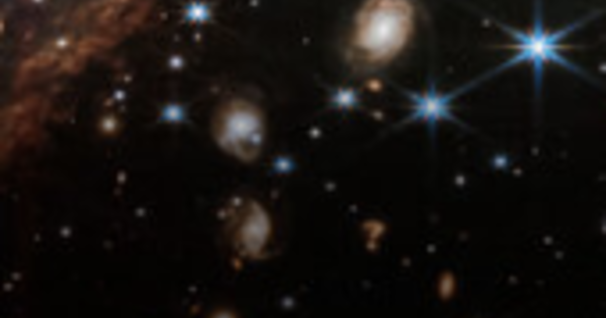 Kính viễn vọng James Webb hiển thị một “dấu chấm hỏi” trong không gian sâu.  Hiện tượng bí ẩn là gì?