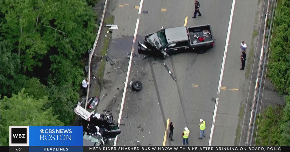 2 drivers hurt, 1 seriously, in car crash on Bedford Street in