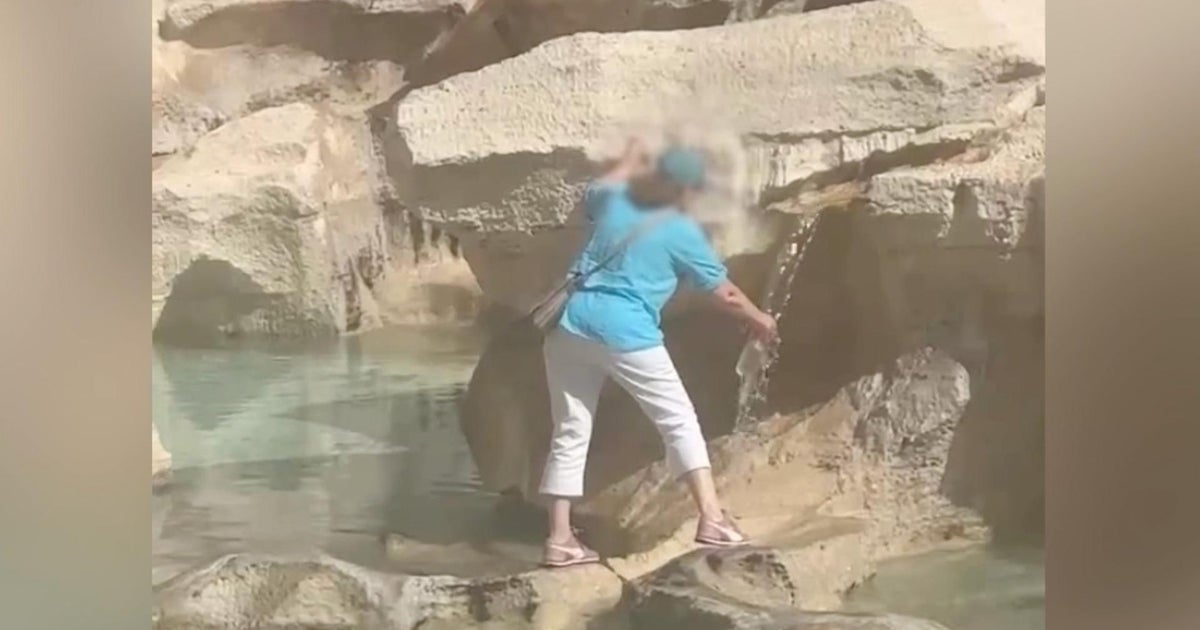 shows woman using Rome