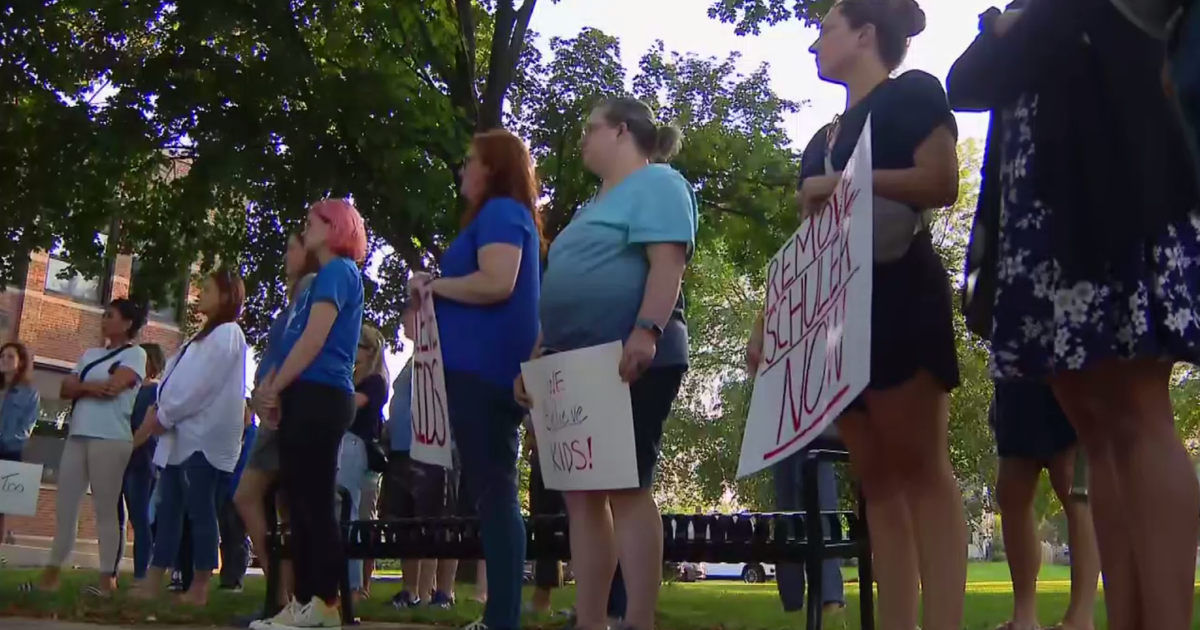 West suburban parents rally say some teachers members have put kids at risk West suburban parents rally say some teachers members have put kids at risk