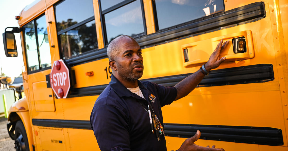 Училището започва, но много райони нямат достатъчно шофьори на автобуси за своите ученици