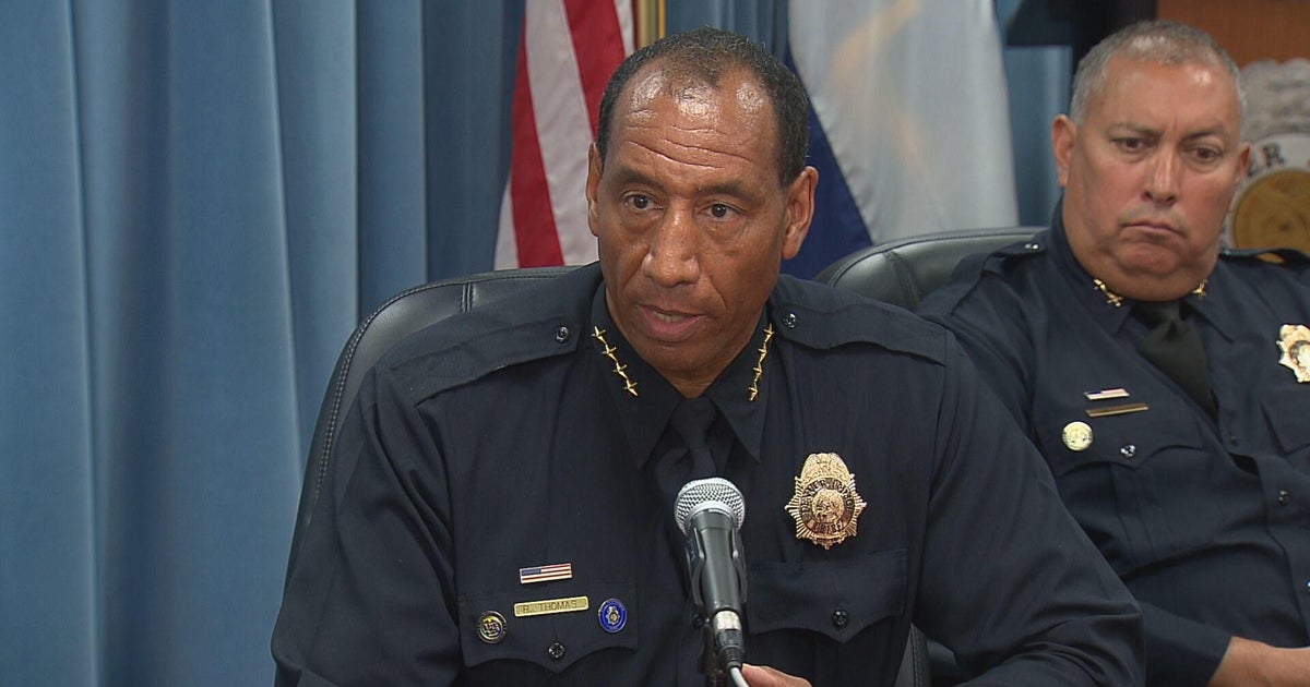 Denver police host round table discussion with SROs before start of school year - Vimarsana News